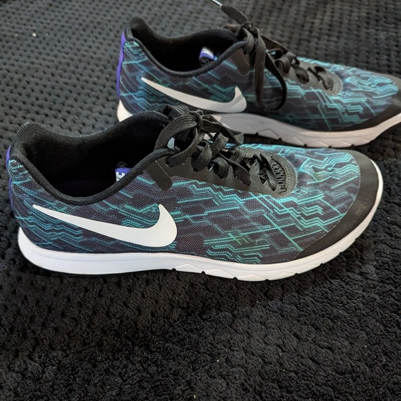 Nike. Size 8.5. Women’s. - Picture 1 of 4